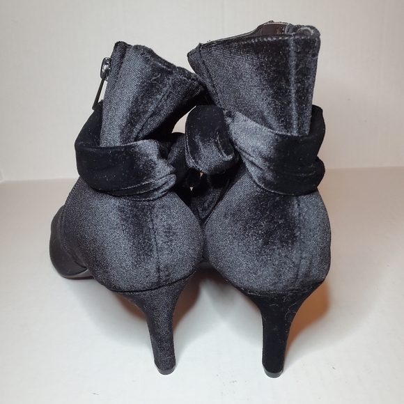 Torrid Velvet Bowtie Bootie Black 9WW - Picture 6 of 10
